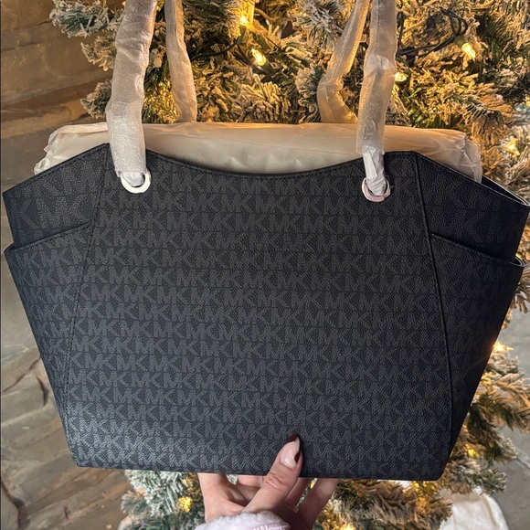 Michael Kors Jet Set Travel Large Chain Shoulder Tote Black Monogram NWT - Picture 4 of 7